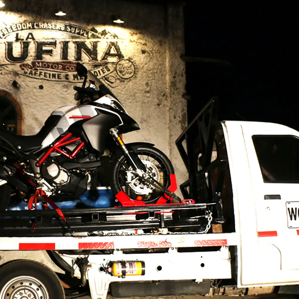 Traslado de motocicleta por Grúas Vélez