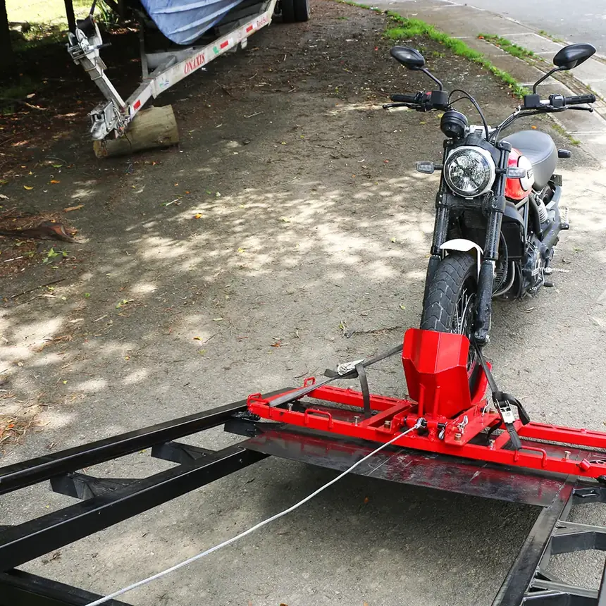 Traslado de motocicleta en grúa por Grúas Vélez Medellín