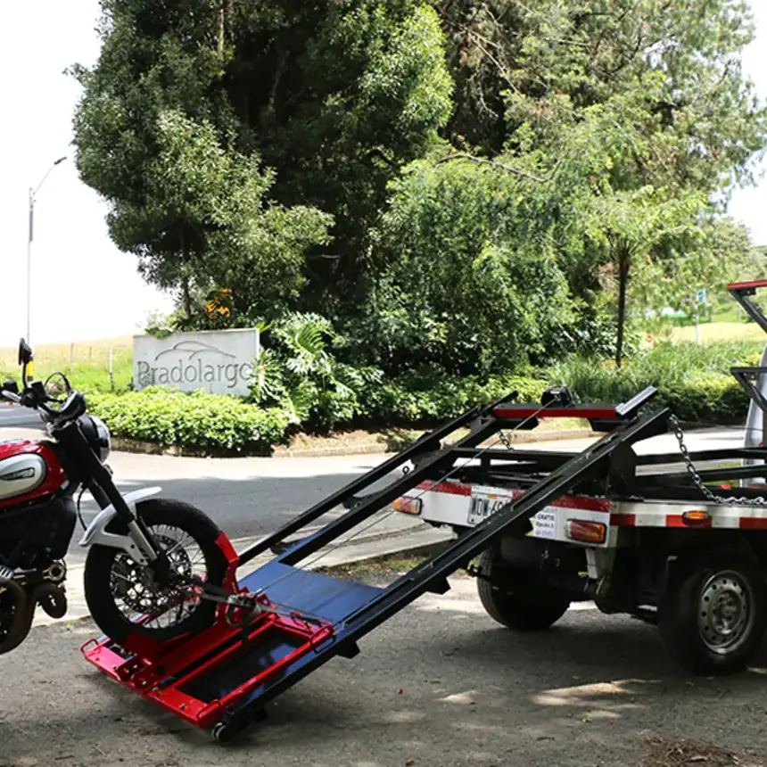 Grúa para motos de Grúas Vélez en Medellín